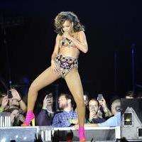 Rihanna performs live at The O2 Arena as part of her 'Rated R' tour - Photos | Picture 95699